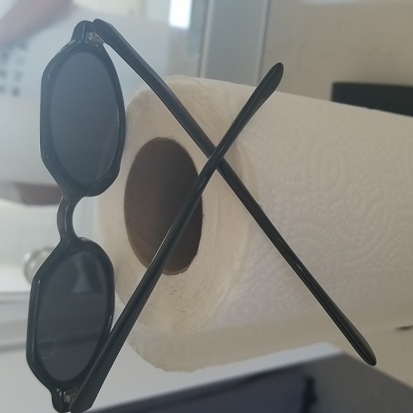 Sunglasses - Picture 5 of 6